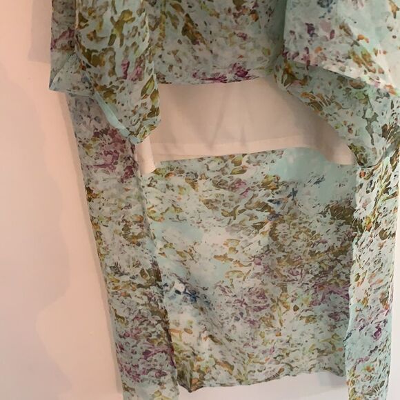 BCBG Flowery crop top with sheer overlay - Picture 3 of 3